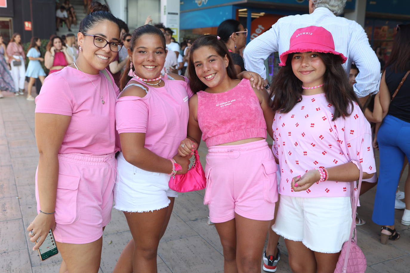 FOTOS: Barbie enamora al público y tiñe los cines de Cádiz de rosa