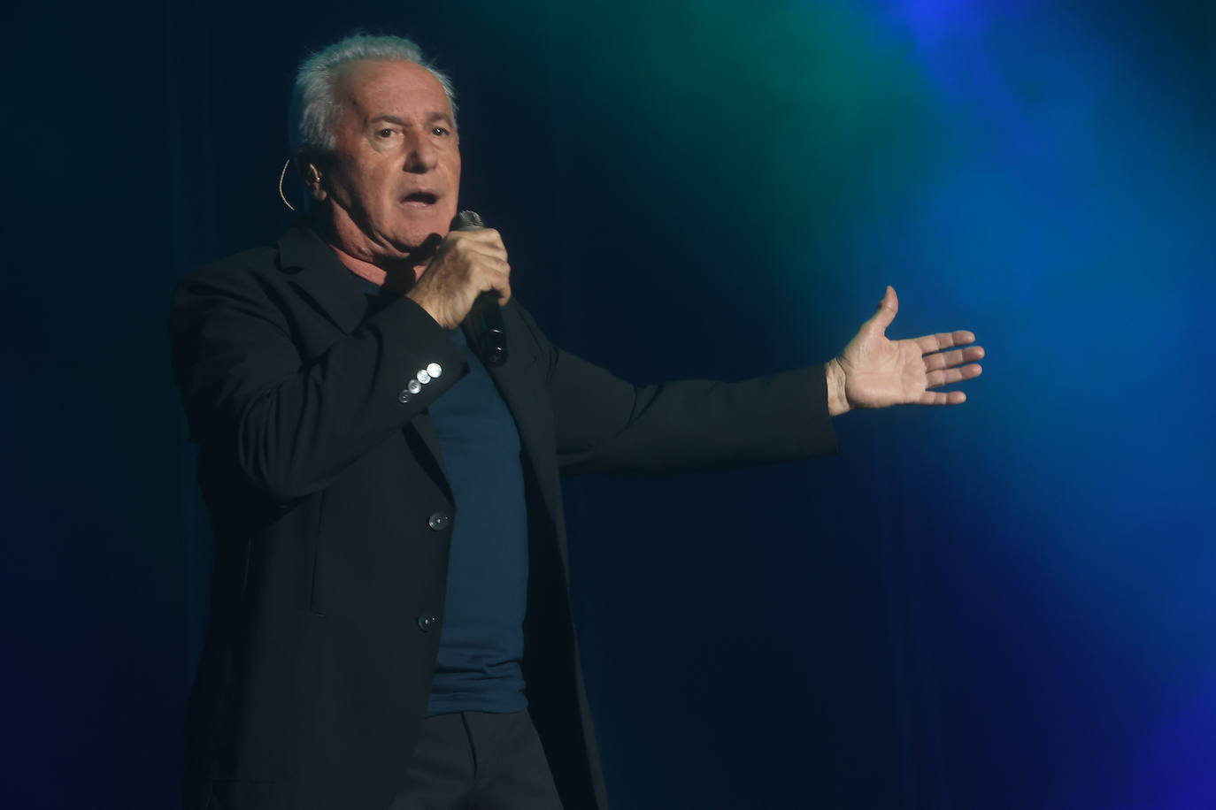 Fotos: Víctor Manuel hace latir Chiclana con recuerdos de una vida