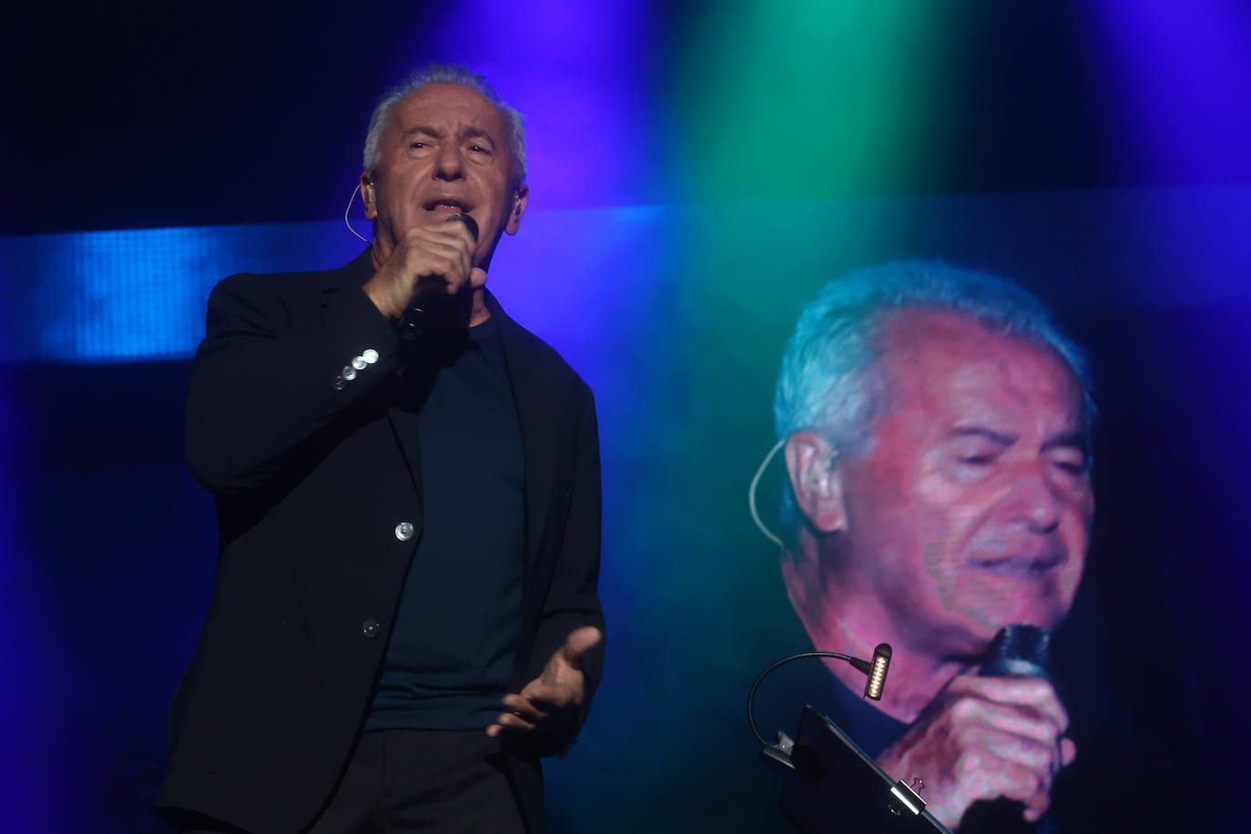 Fotos: Víctor Manuel hace latir Chiclana con recuerdos de una vida