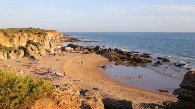 Tres calas paradisíacas de Cádiz para cuando haga viento de Levante