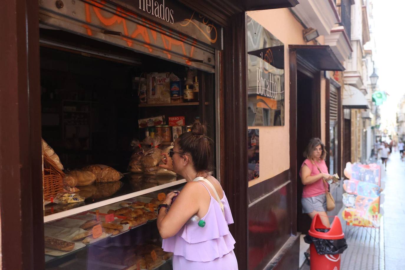 Apagón: Cádiz se queda sin luz durante más de una hora con perjuicios para la hostelería y los hogares