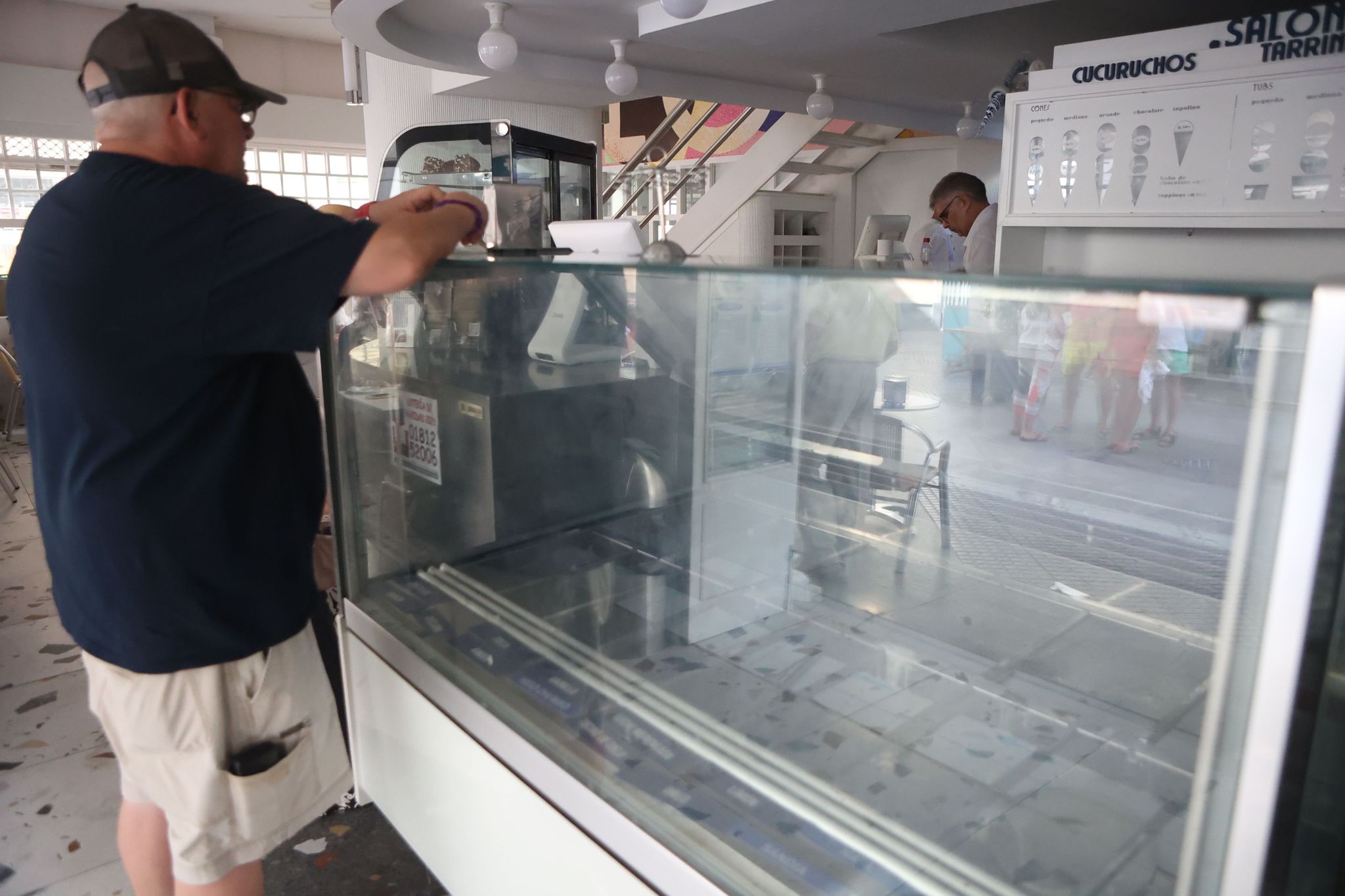 Apagón: Cádiz se queda sin luz durante más de una hora con perjuicios para la hostelería y los hogares