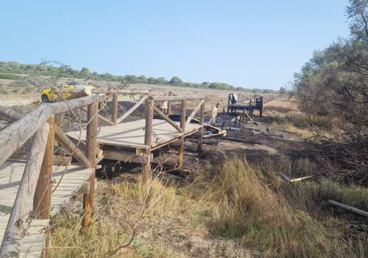 Los Toruños permanece cerrado y el tren de la playa suspendido en prevención por el viento y el fuego