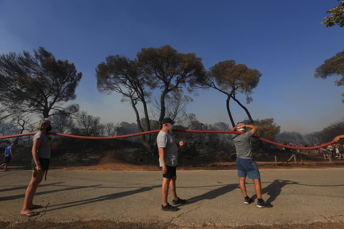 Fotos: la lucha de los vecinos de Puerto Real contra el incendio