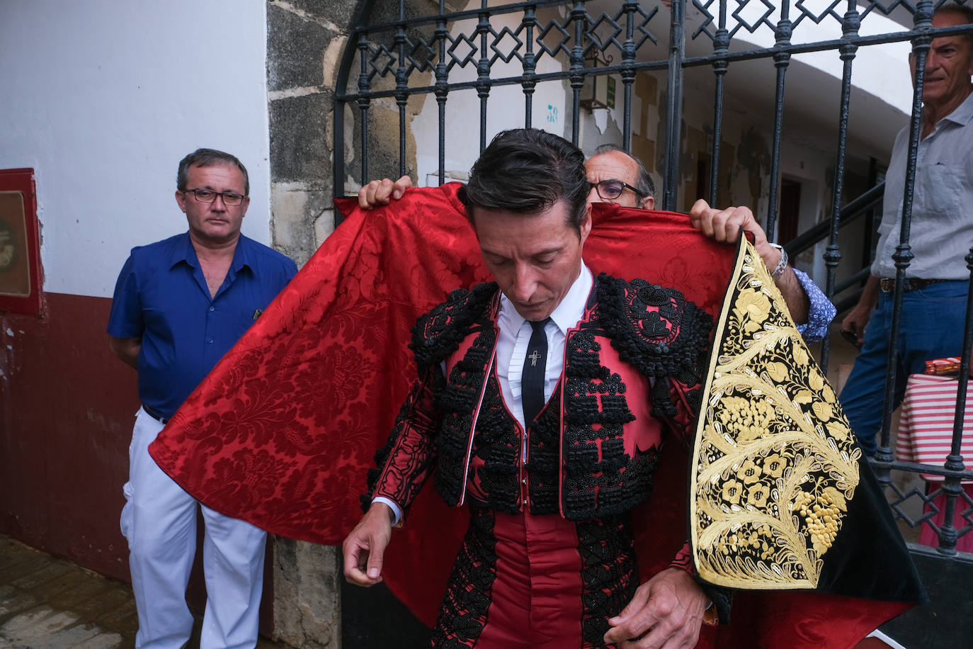 En imágenes: La cornada a Daniel Luque en El Puerto