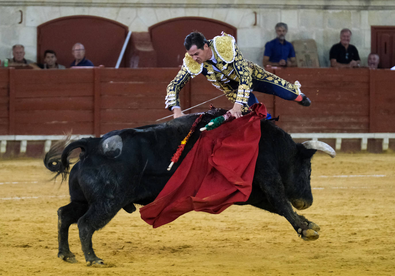 En imágenes: La cornada a Daniel Luque en El Puerto