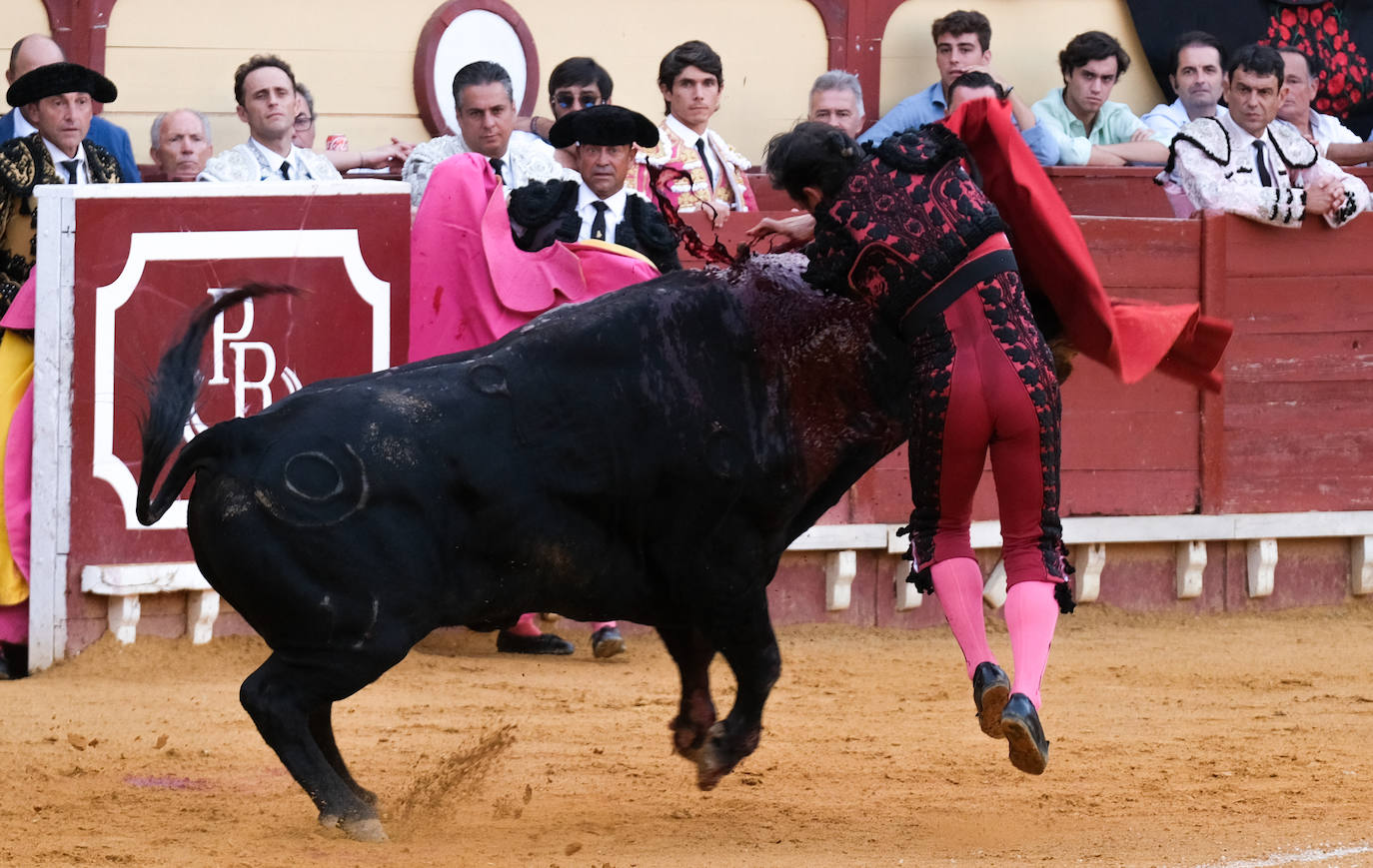 En imágenes: La cornada a Daniel Luque en El Puerto