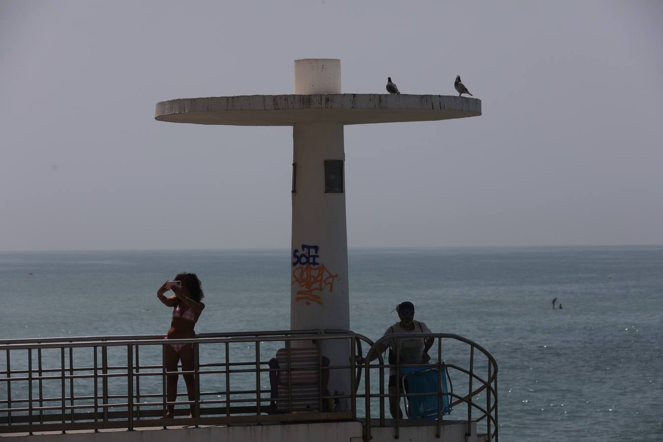 Fotos: Lleno en las playas de Cádiz en el puente del 15 de agosto