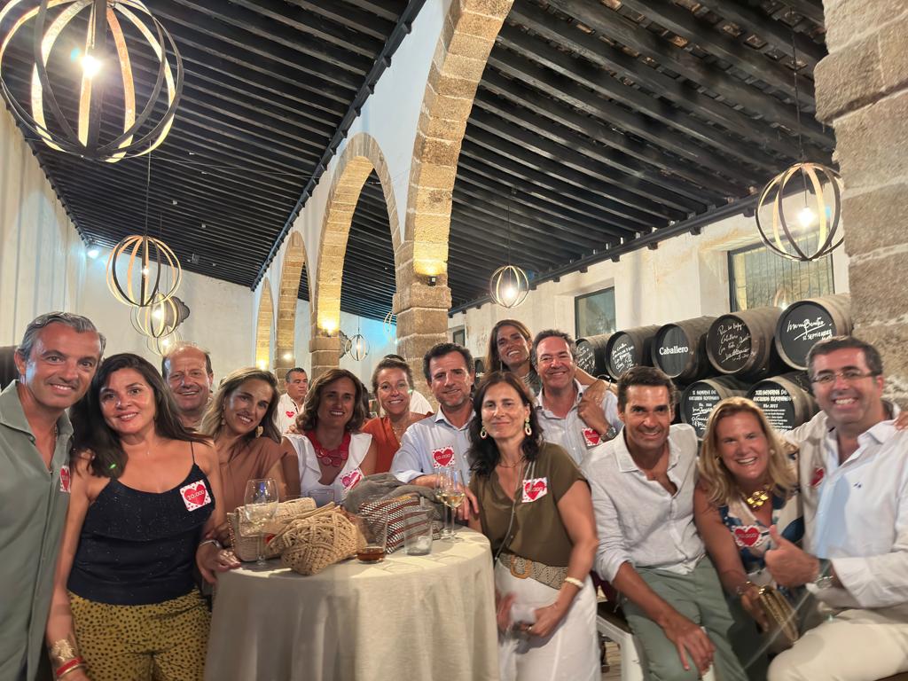 De izq a dcha: Alberto Gutierrez y Lorea Vazquez, Rubén Stein, Marta Mayor, Cristina Muro, Blanca Alonso, Fernando García, Angela Ramos, Gonzalo lilly, Olga Barcaiztegui, Álvaro subirana arriba carolina lilly y Jaime Ezquerra. Todos vinieron de Sancti Petri