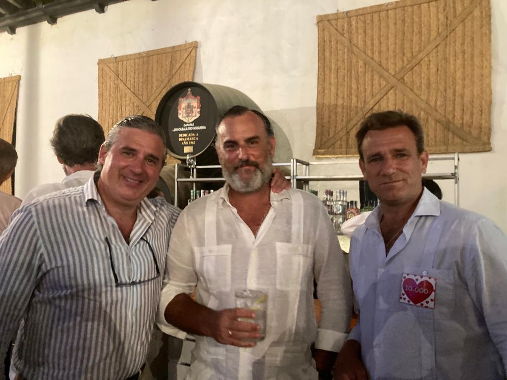 De izq a dcha: Javier Saenz de Olazagoitia; José Antonio Martínez Caballero y Fernando Pemán