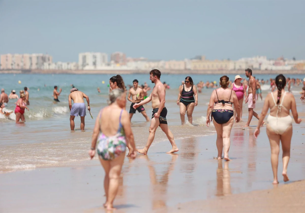 Naturistas recuerdan que la nueva normativa no prohíbe el nudismo en las playas de Cádiz