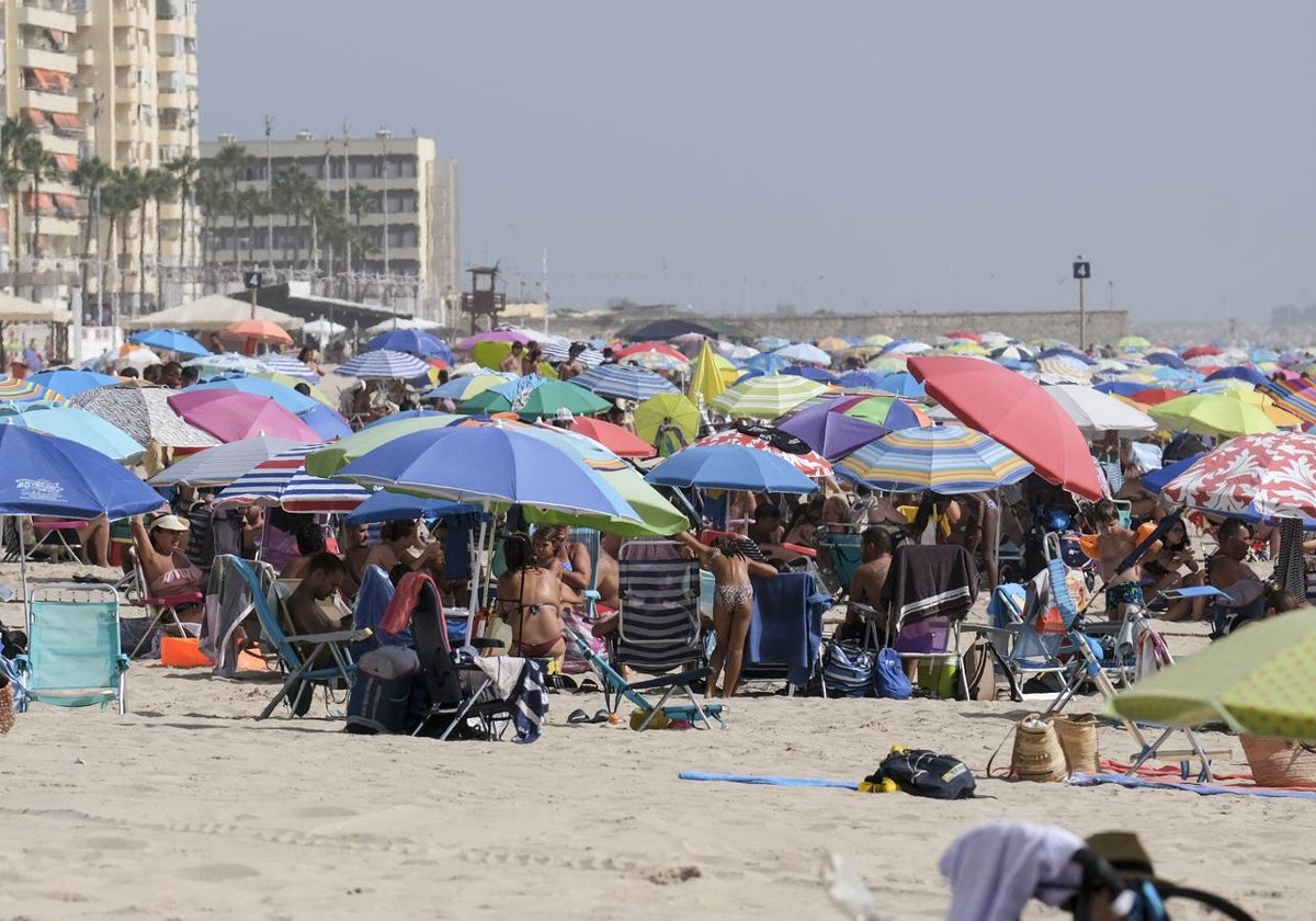 Imagen de archivo de ola de calor en Cádiz.