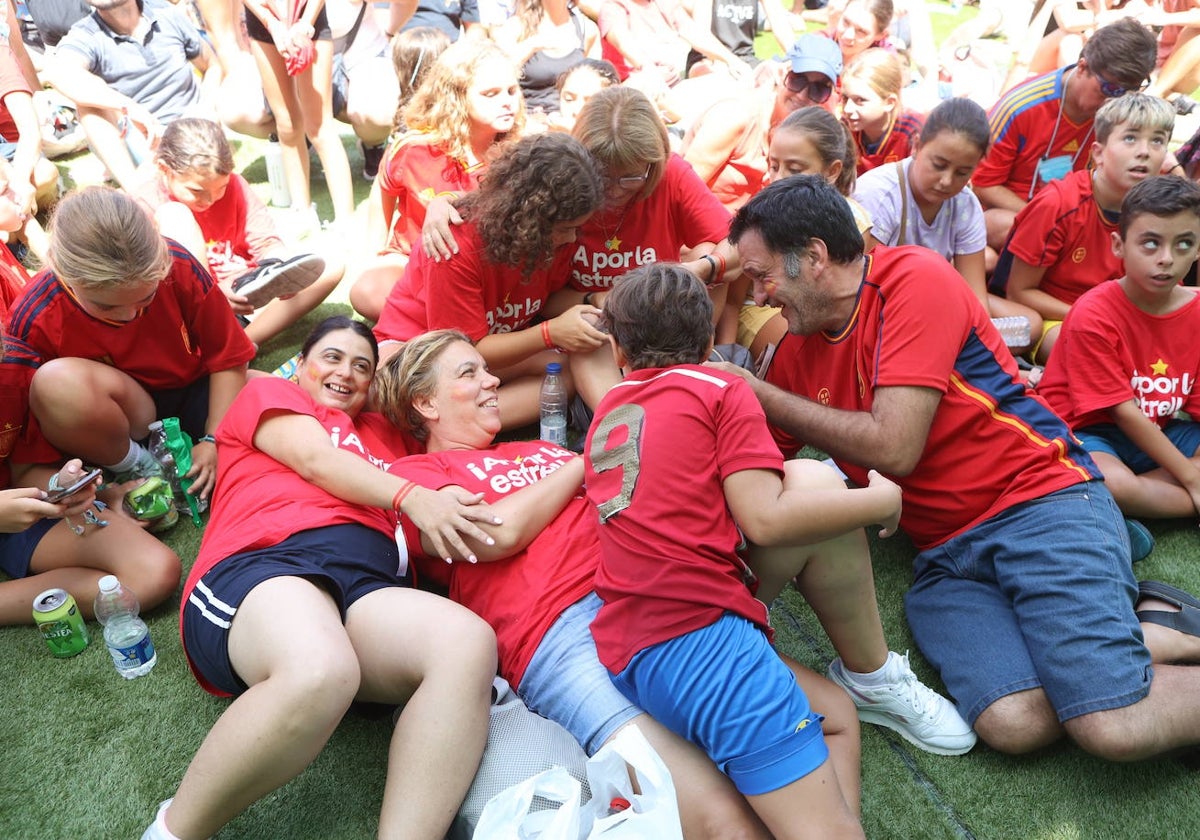 Fotos: Cádiz apoya a la Selección femenina en la &#039;Fan Zone&#039;