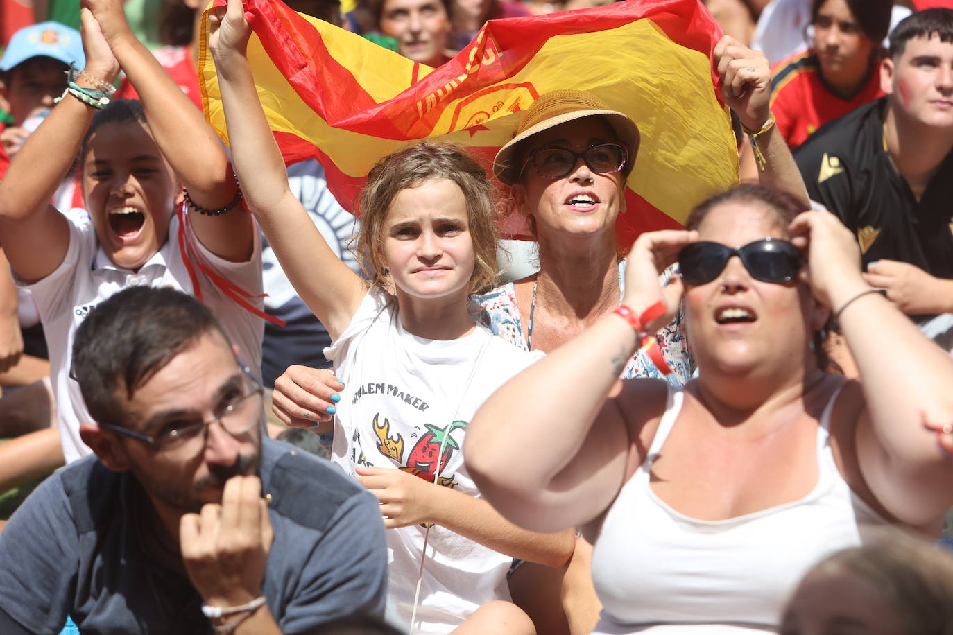 Fotos: Cádiz apoya a la Selección femenina en la &#039;Fan Zone&#039;