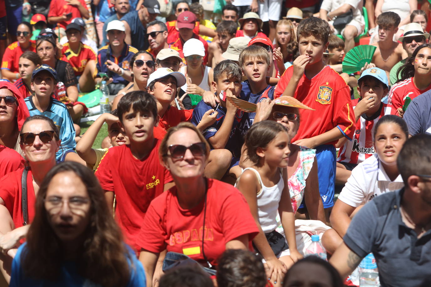 Fotos: Cádiz apoya a la Selección femenina en la &#039;Fan Zone&#039;