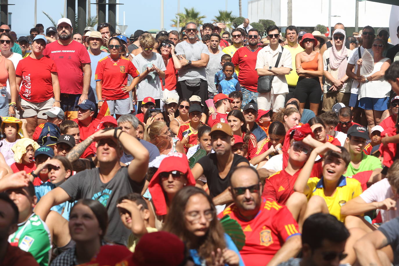 Fotos: Cádiz apoya a la Selección femenina en la &#039;Fan Zone&#039;