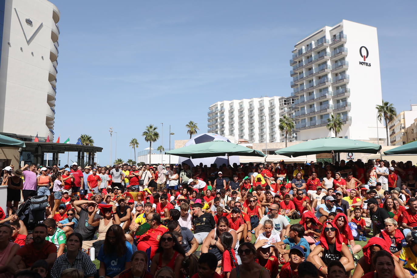 Fotos: Cádiz apoya a la Selección femenina en la &#039;Fan Zone&#039;