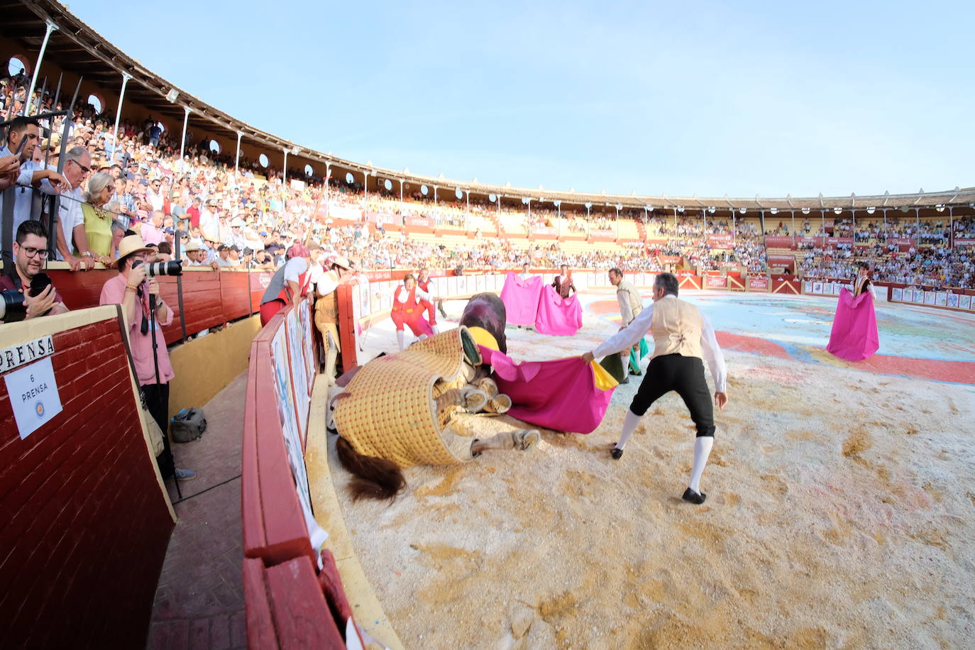 Corrida magallánica con los miuras en Sanlúcar: un toro indultado y una gran tarde
