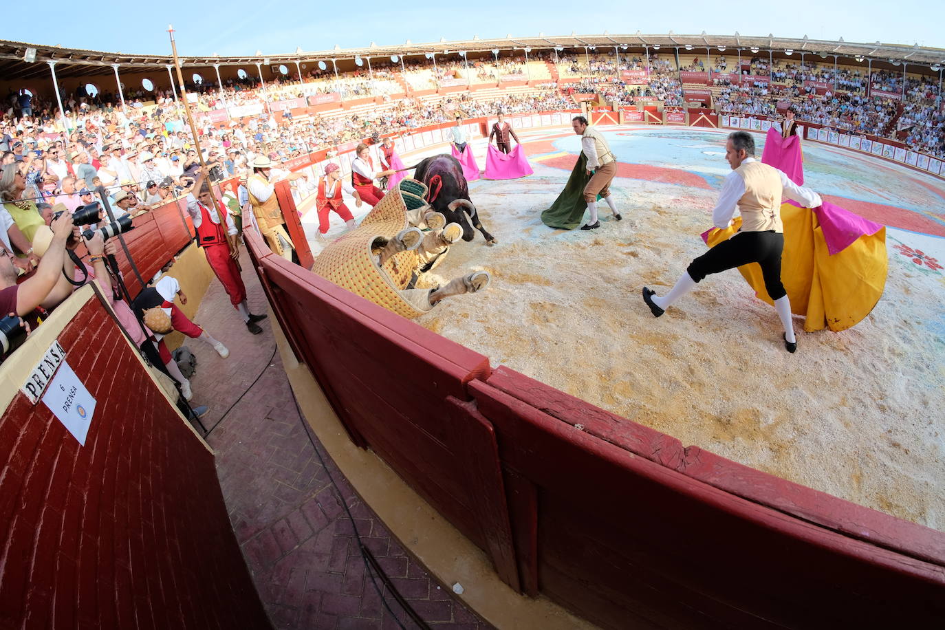 Corrida magallánica con los miuras en Sanlúcar: un toro indultado y una gran tarde