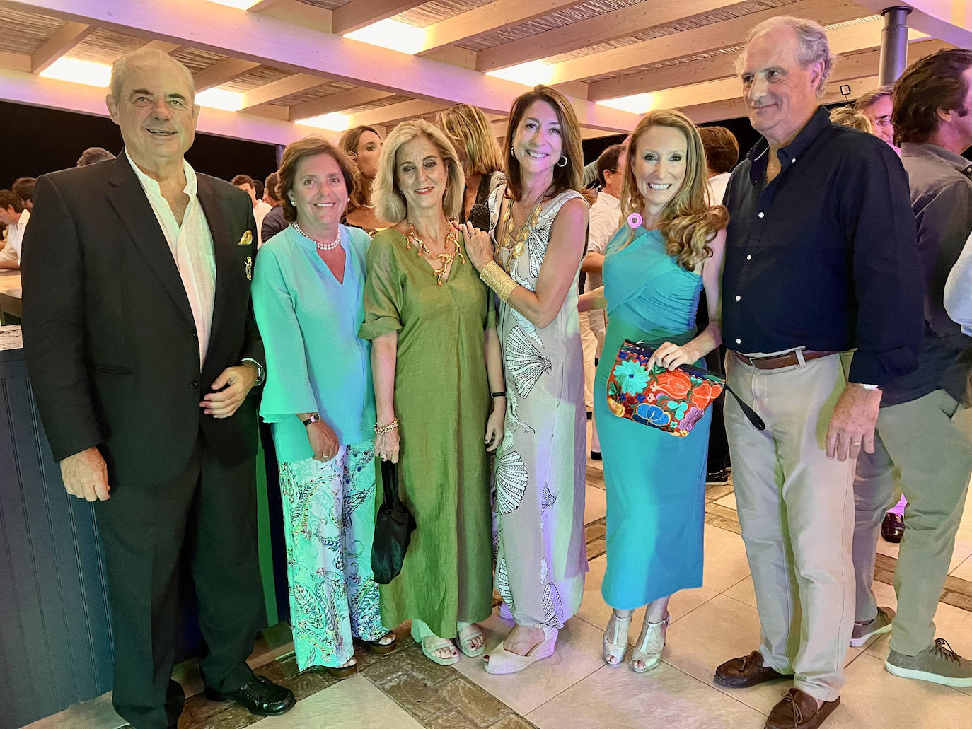 El presidente del club José Manuel Domecq, Celia Ollero, Reyes Cavero, Pilar y Mercedes Benítez del Castillo y Guillermo Macpherson.