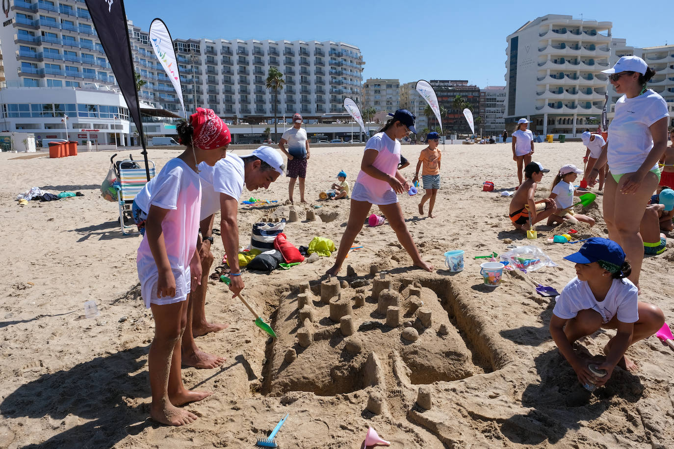 Fotos: el concurso de castillos de arena en la playa de Cádiz