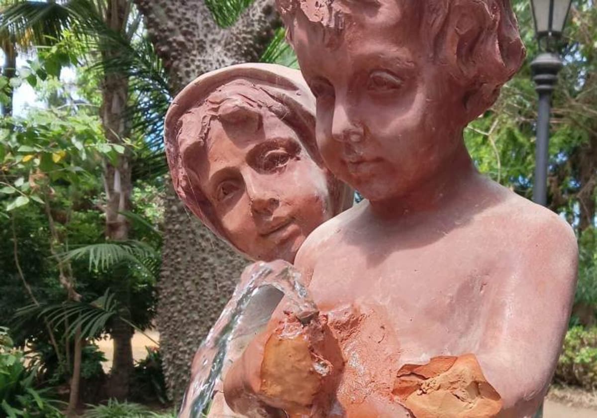 La fuente de los Niños del Paraguas ha quedado en este estado tras el acto vandálico