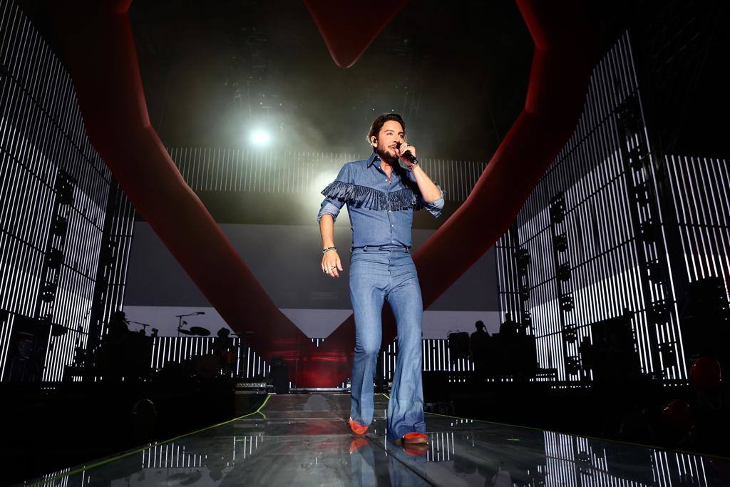 FOTOS: La flecha de Manuel Carrasco, directa al corazón de Cádiz