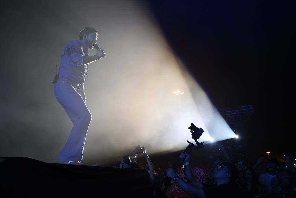 FOTOS: La flecha de Manuel Carrasco, directa al corazón de Cádiz
