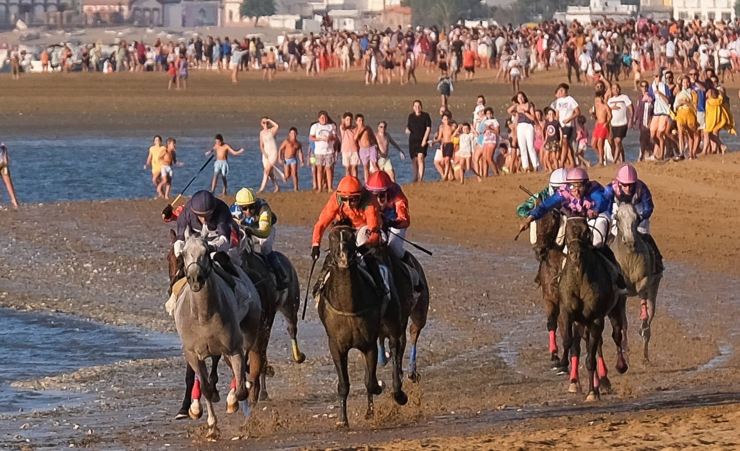 Fotos: Sanlúcar disfruta con el último galope del verano