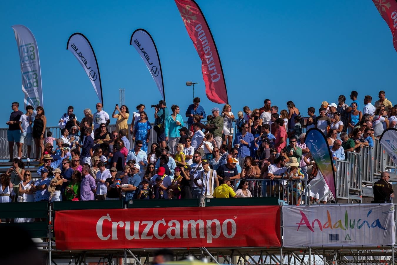 Fotos: Sanlúcar disfruta con el último galope del verano