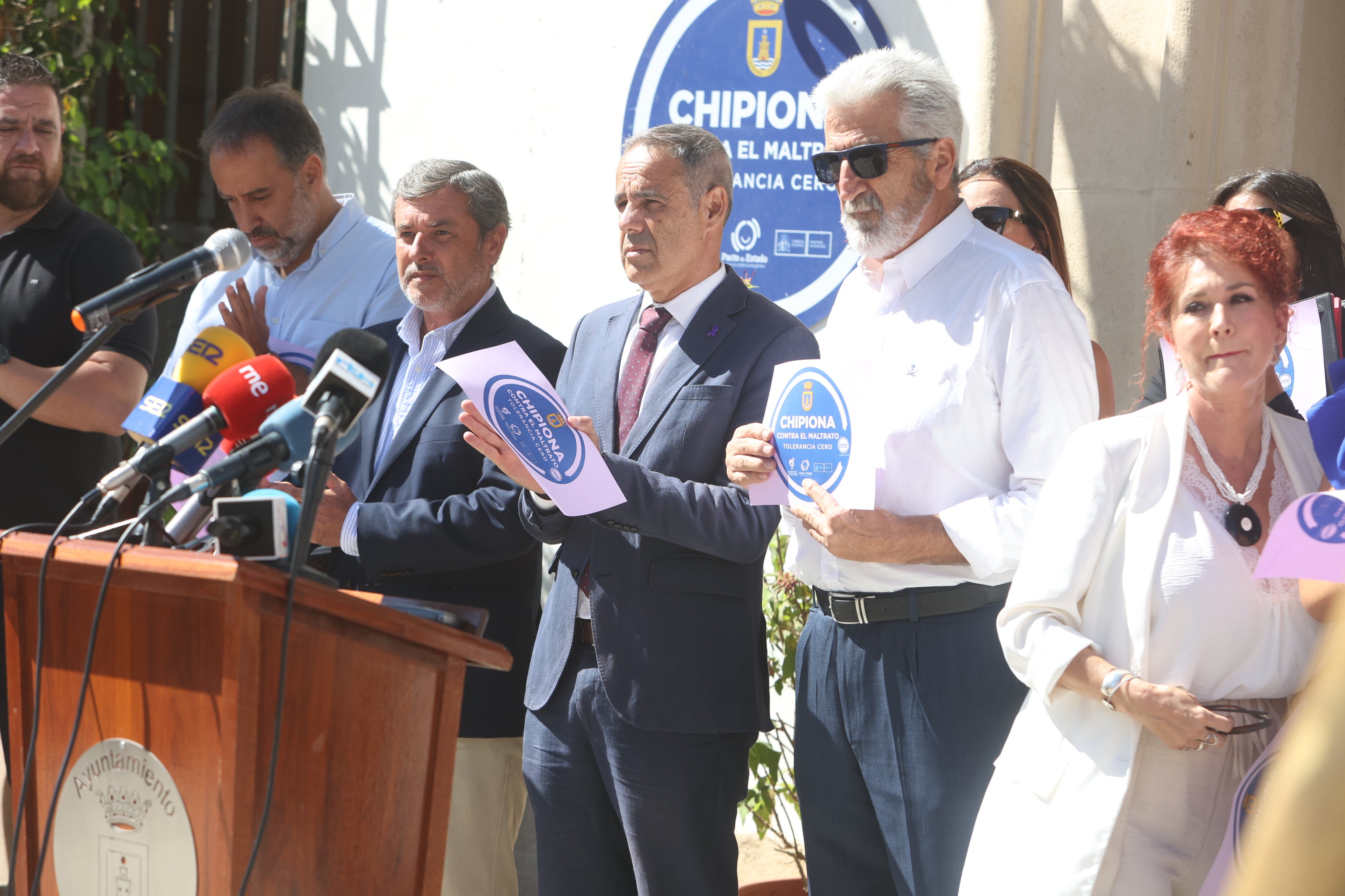 Fotos: Chipiona llora y condena el crimen machista de Encarni