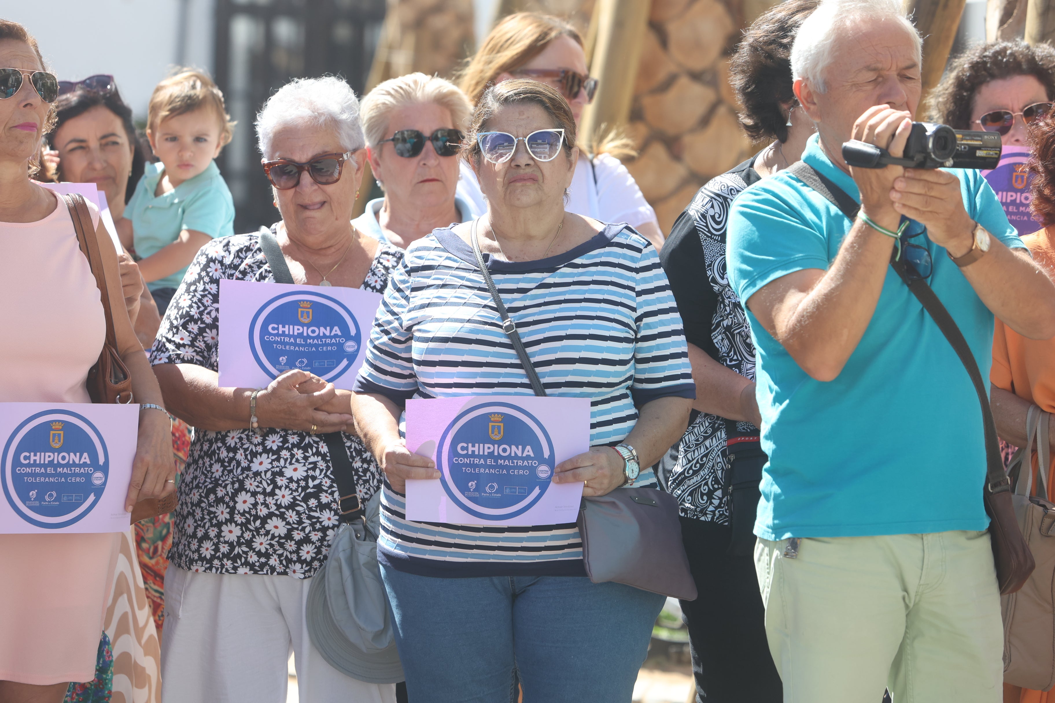 Fotos: Chipiona llora y condena el crimen machista de Encarni