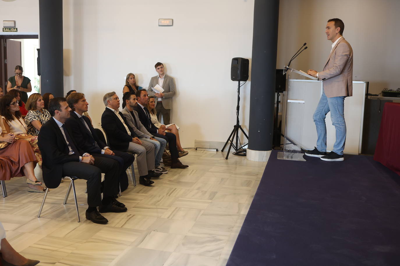 Fotos: Luis Márquez presenta en Rota ‘La profundidad onírica del cante’