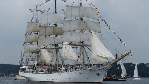 Los barcos y grandes veleros que puedes ver en Cádiz: de la majestuosa belleza del Cuauhtémoc a la inspiración de la carabela Vera Cruz