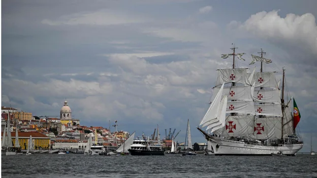 Los barcos y grandes veleros que puedes ver en Cádiz: de la majestuosa belleza del Cuauhtémoc a la inspiración de la carabela Vera Cruz