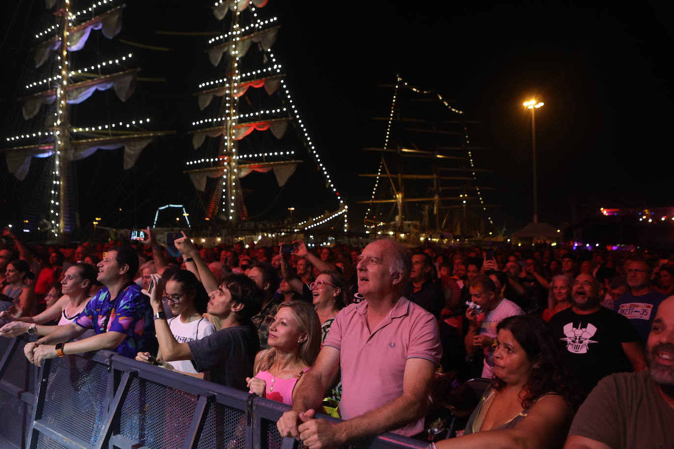 Fotos: Las bandas icónicas &#039;Los chanclas&#039; y &#039;Toreros Muertos&#039; hacen vibrar la primera noche de la Gran Regata en Cádiz