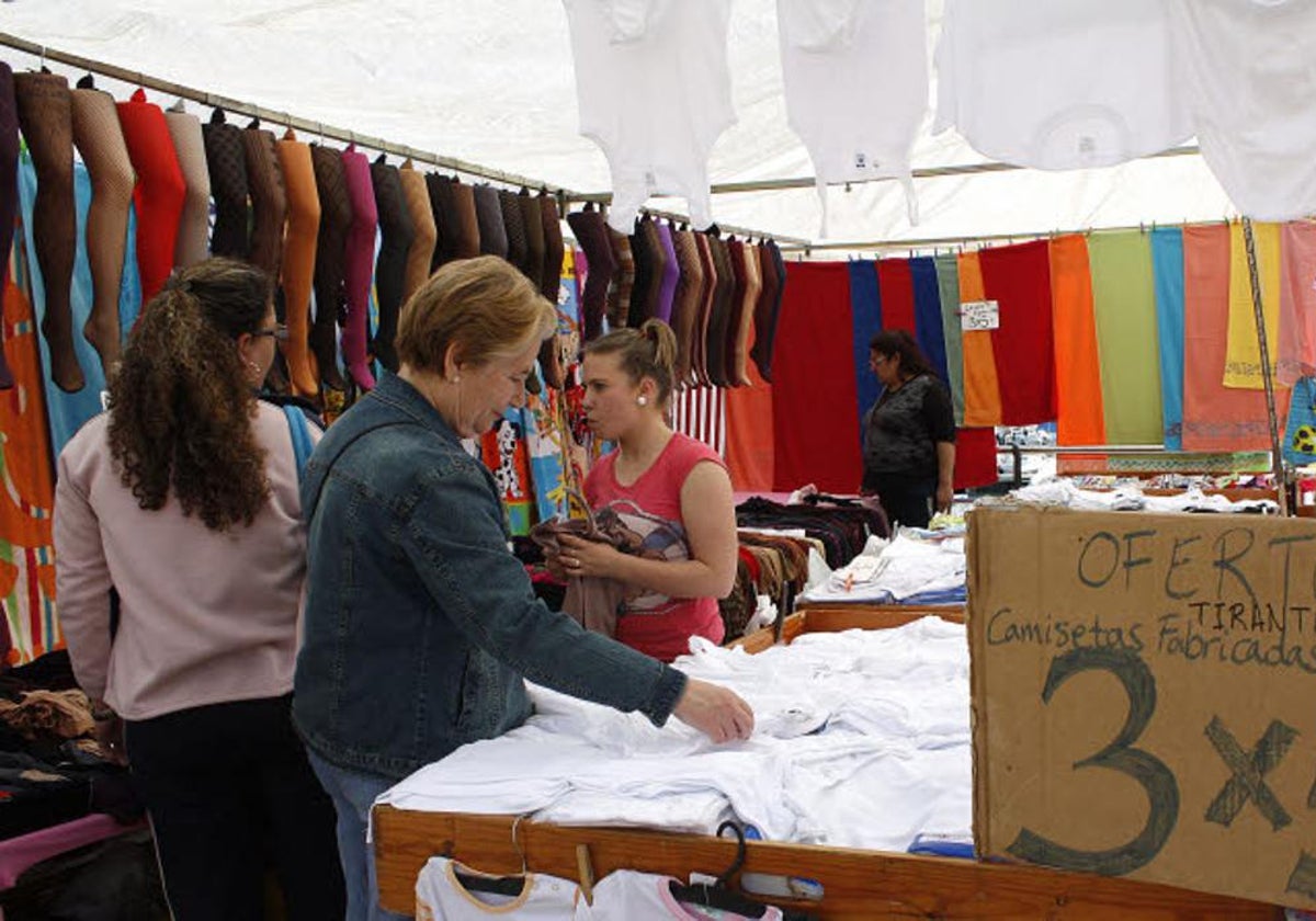 Imagen de archivo del Mercadillo de los jueves en San Fernando.