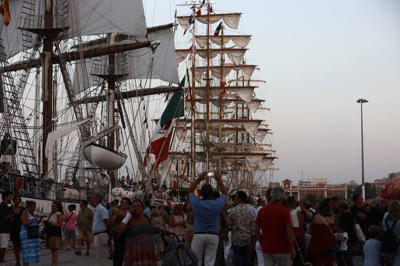 Fotos: Primer día de la Gran Regata en el muelle de Cádiz