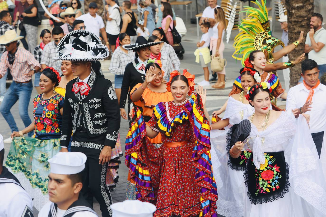 Fotos: Desfile de tripulantes de la Gran Regata 2023 de Cádiz