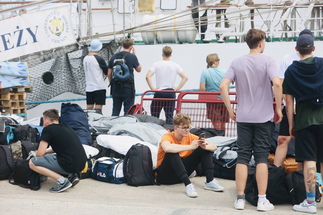 Fotos: Espuma y niños, un binomio para triunfar en la Gran Regata 2023 de Cádiz