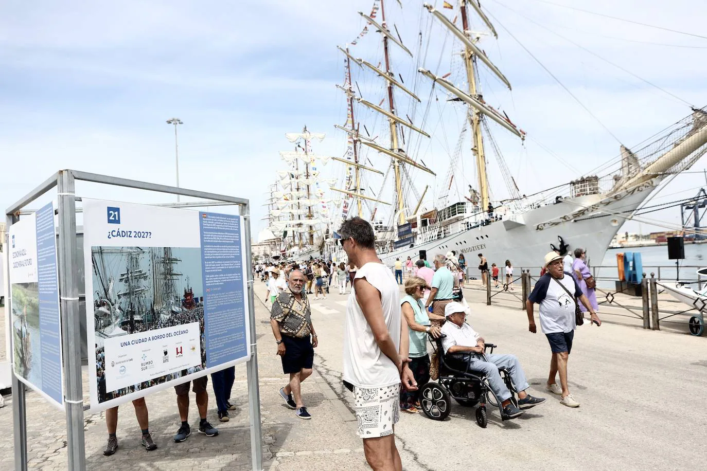 Fotos: Espuma y niños, un binomio para triunfar en la Gran Regata 2023 de Cádiz