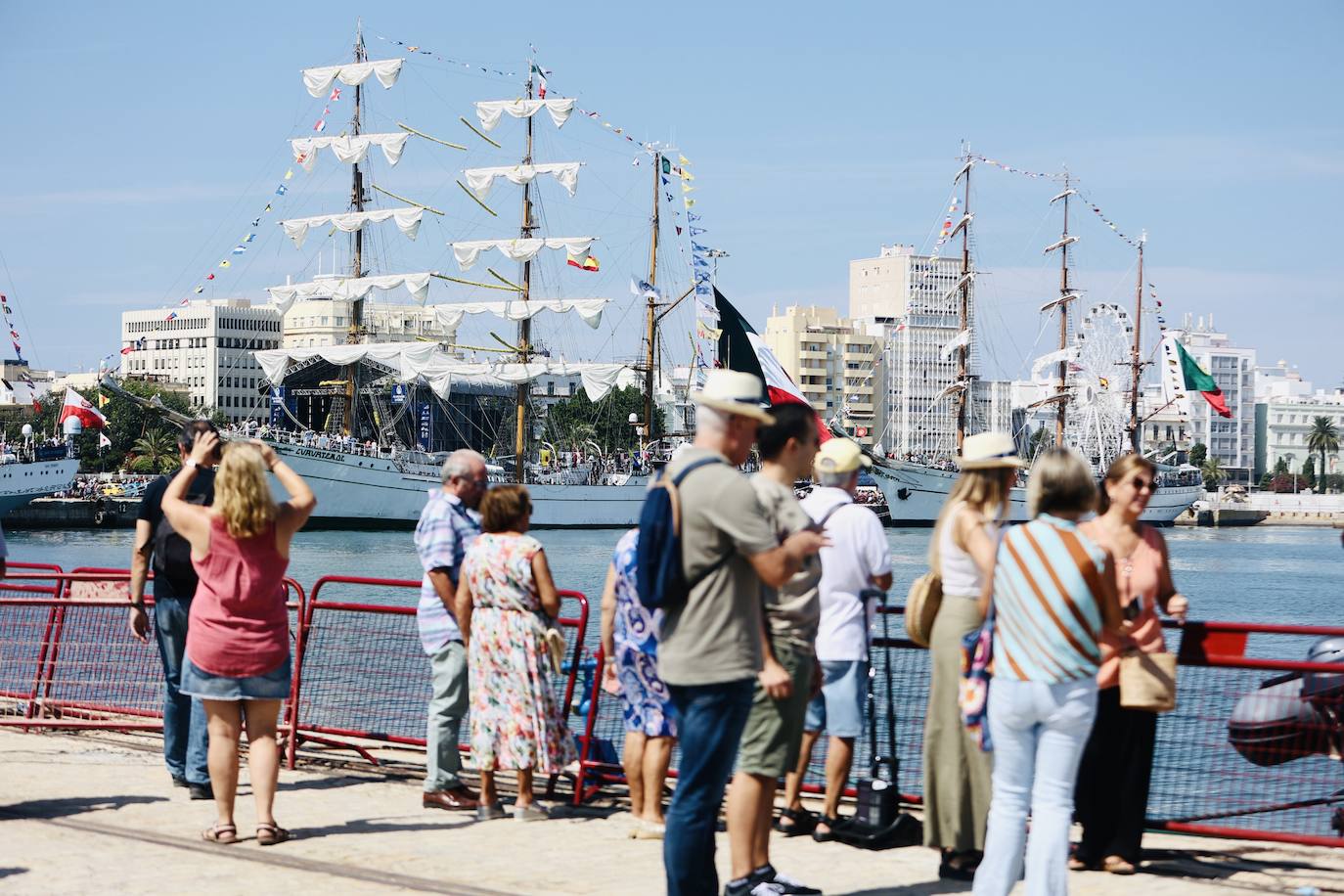 Fotos: La Gran Regata de Cádiz vive un sábado grande antes de la despedida a los veleros