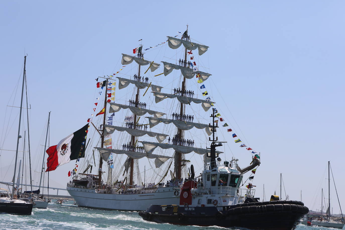 Las imágenes de la Parada Naval y despedida de la Gran Regata de Cádiz 2023