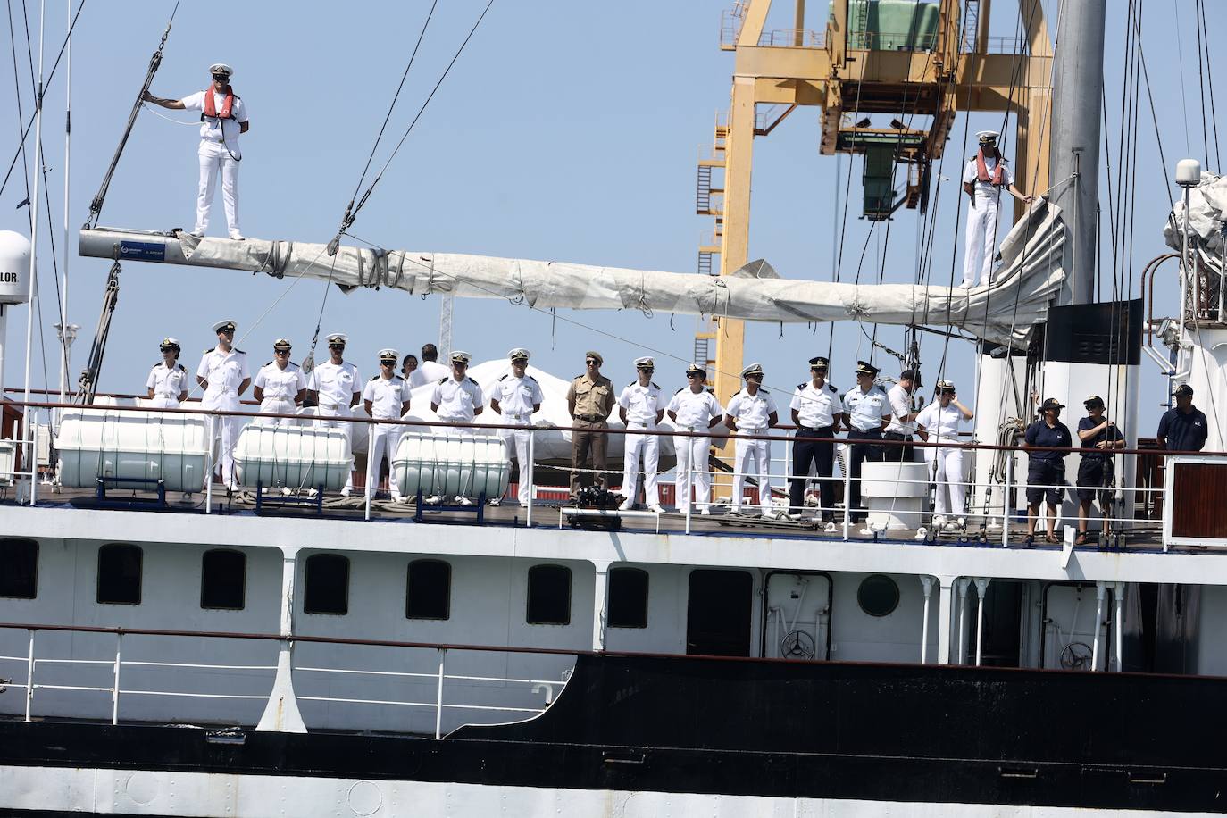 Las imágenes de la Parada Naval y despedida de la Gran Regata de Cádiz 2023