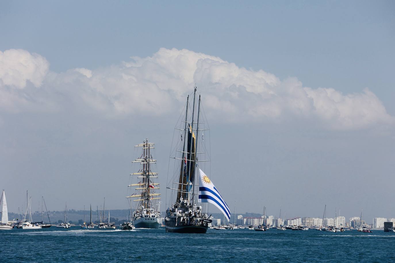 Las imágenes de la Parada Naval y despedida de la Gran Regata de Cádiz 2023