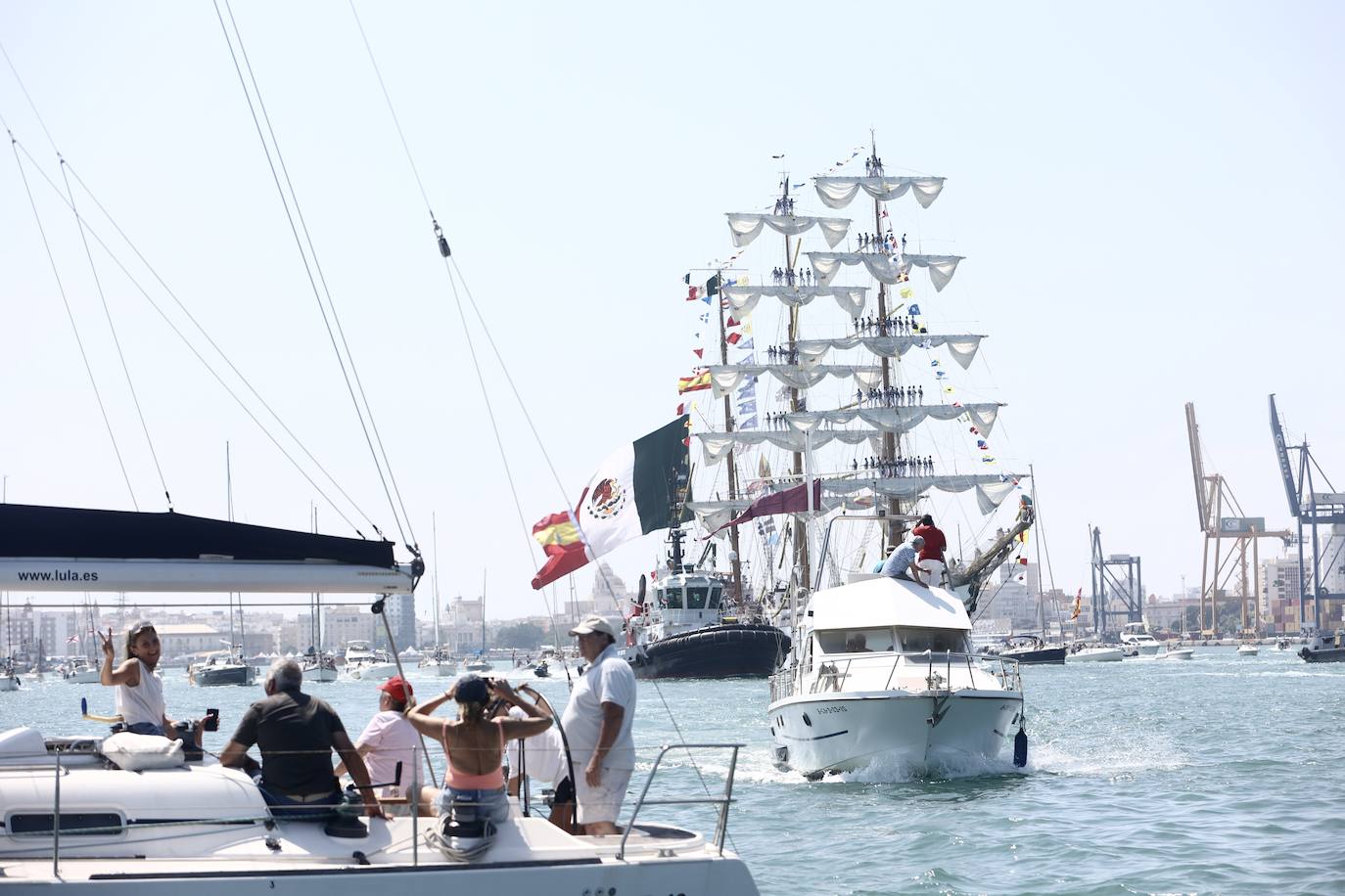 Las imágenes de la Parada Naval y despedida de la Gran Regata de Cádiz 2023