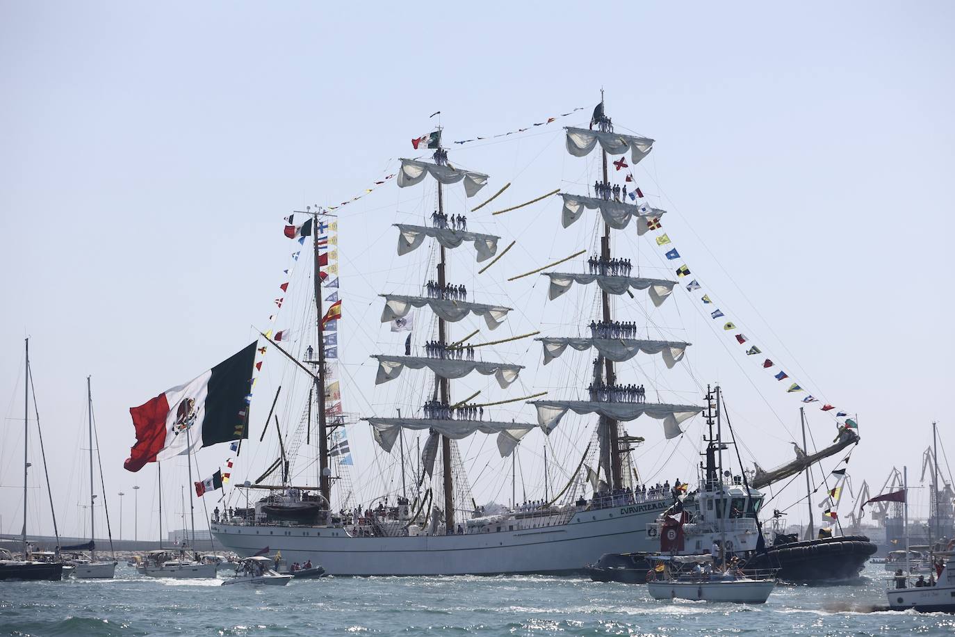 Las imágenes de la Parada Naval y despedida de la Gran Regata de Cádiz 2023