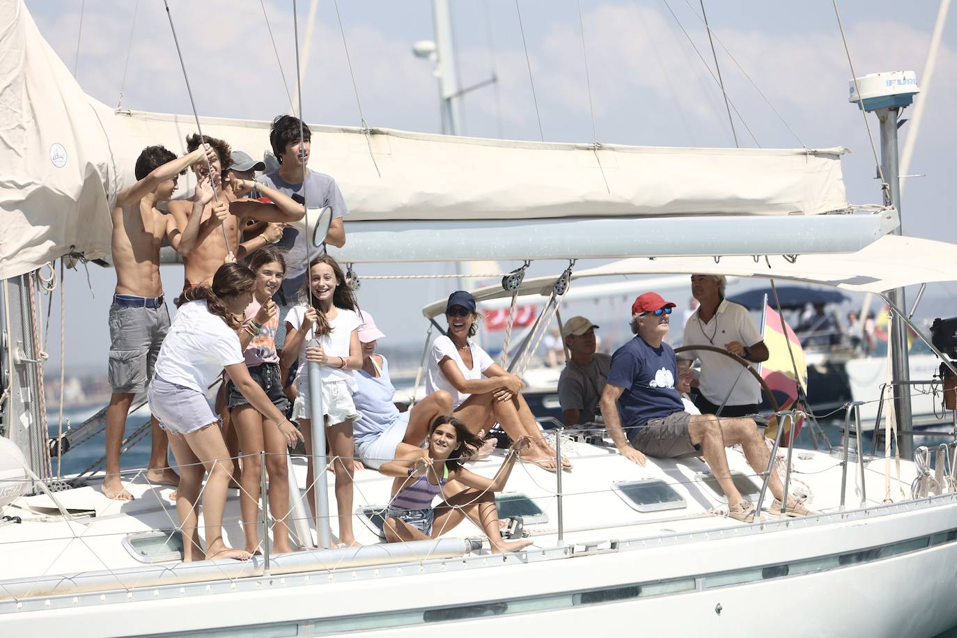 Las imágenes de la Parada Naval y despedida de la Gran Regata de Cádiz 2023