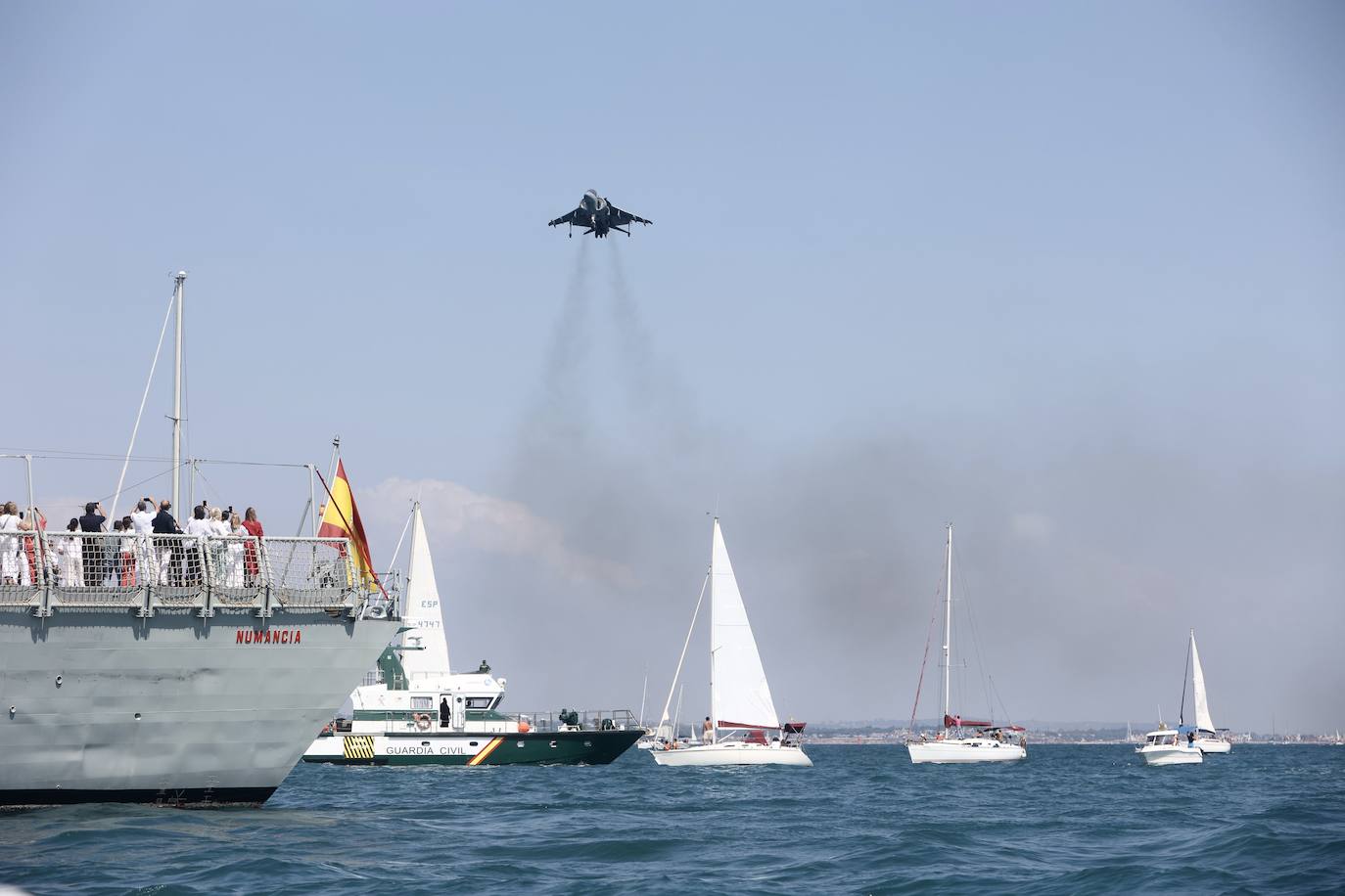 Las imágenes de la Parada Naval y despedida de la Gran Regata de Cádiz 2023
