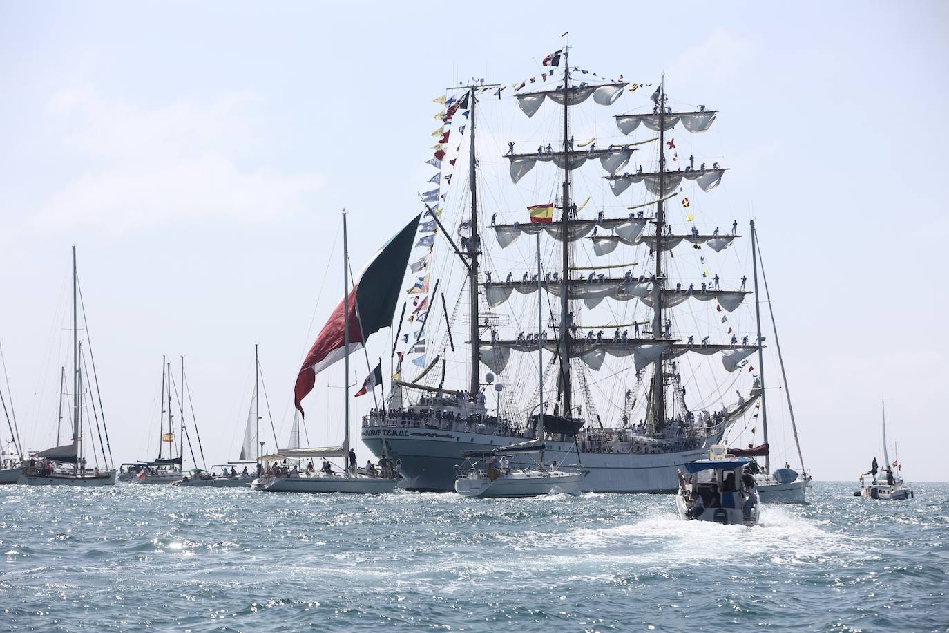 Las imágenes de la Parada Naval y despedida de la Gran Regata de Cádiz 2023